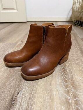 Women’s Brown Leather Kork-Ease Rubi Ankle Bootie with Block Heel